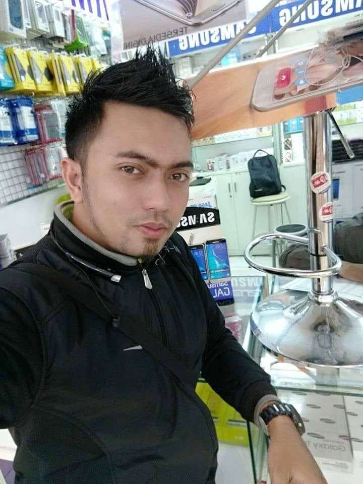 Portrait of Leo Dinata